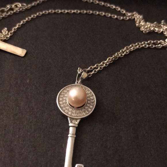 Vantel Pearls Key Necklace - Picture 3 of 3